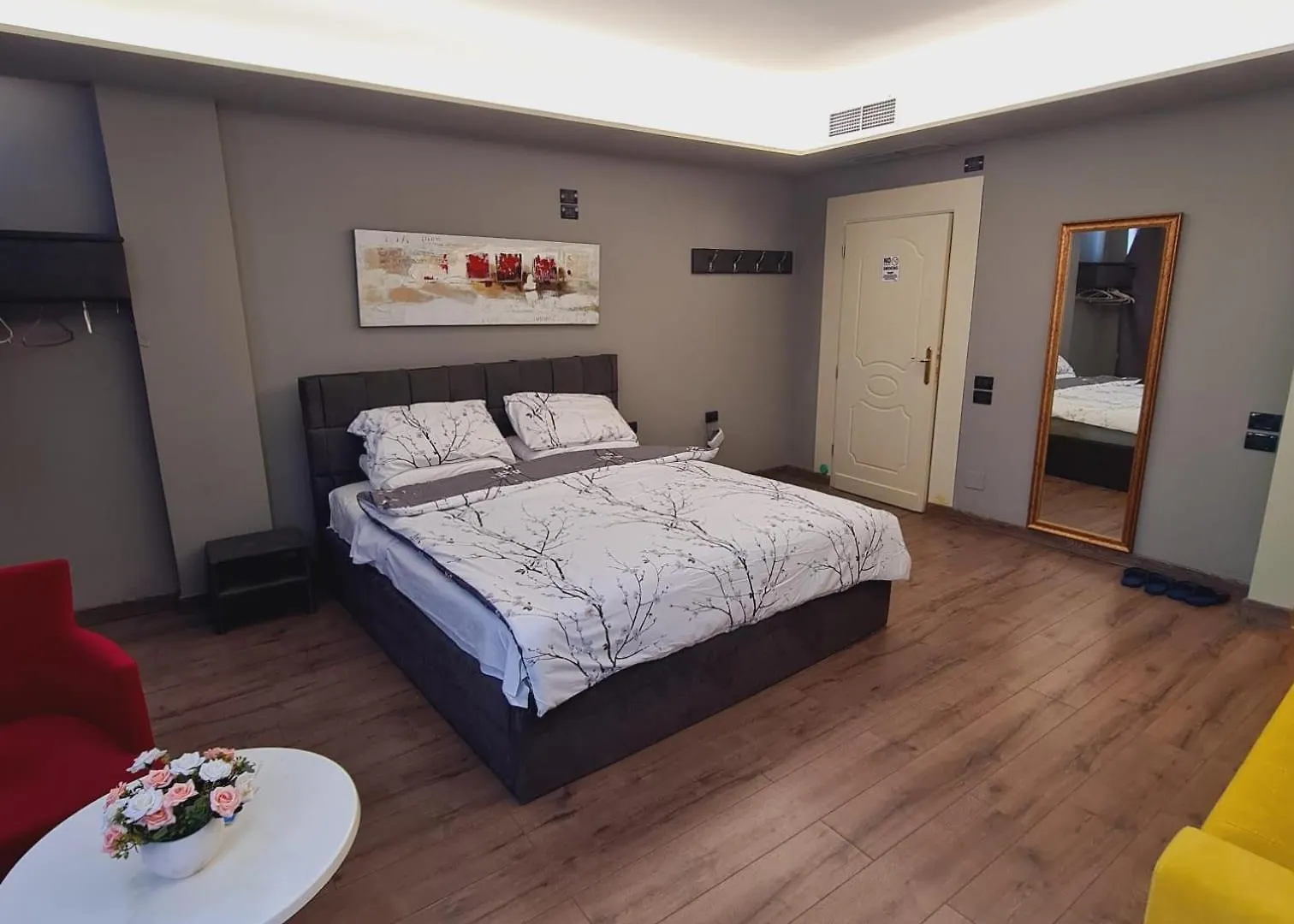 Driti Hotel & Apartments contacts